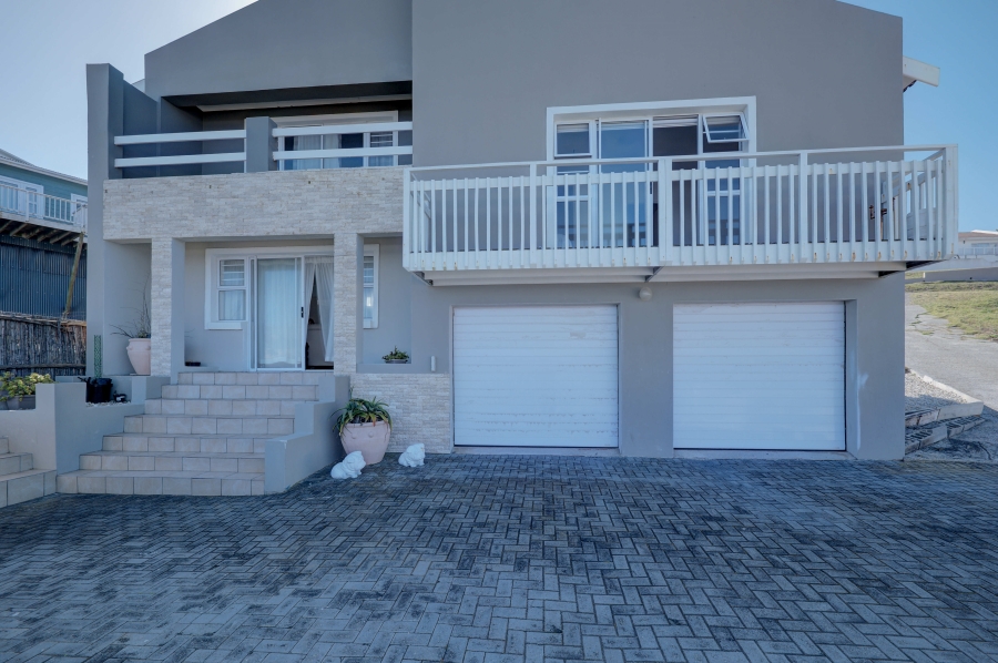 4 Bedroom Property for Sale in Seaview Eastern Cape